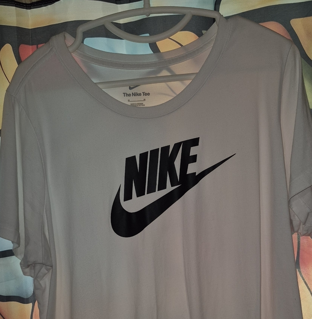Nike Men's Tee in White with Black Logo - Picture 6 of 6